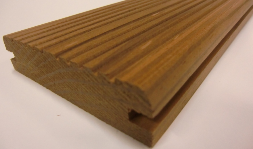 Desgaste natural a largo plazo de la madera termotratada recubierta