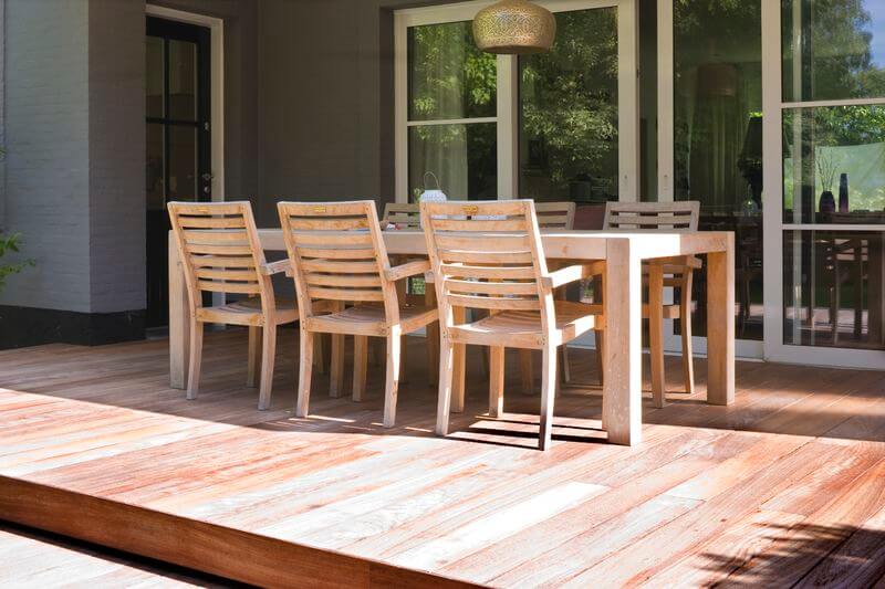 Xyladecor te explica cómo proteger y decorar tu terraza con muebles de madera